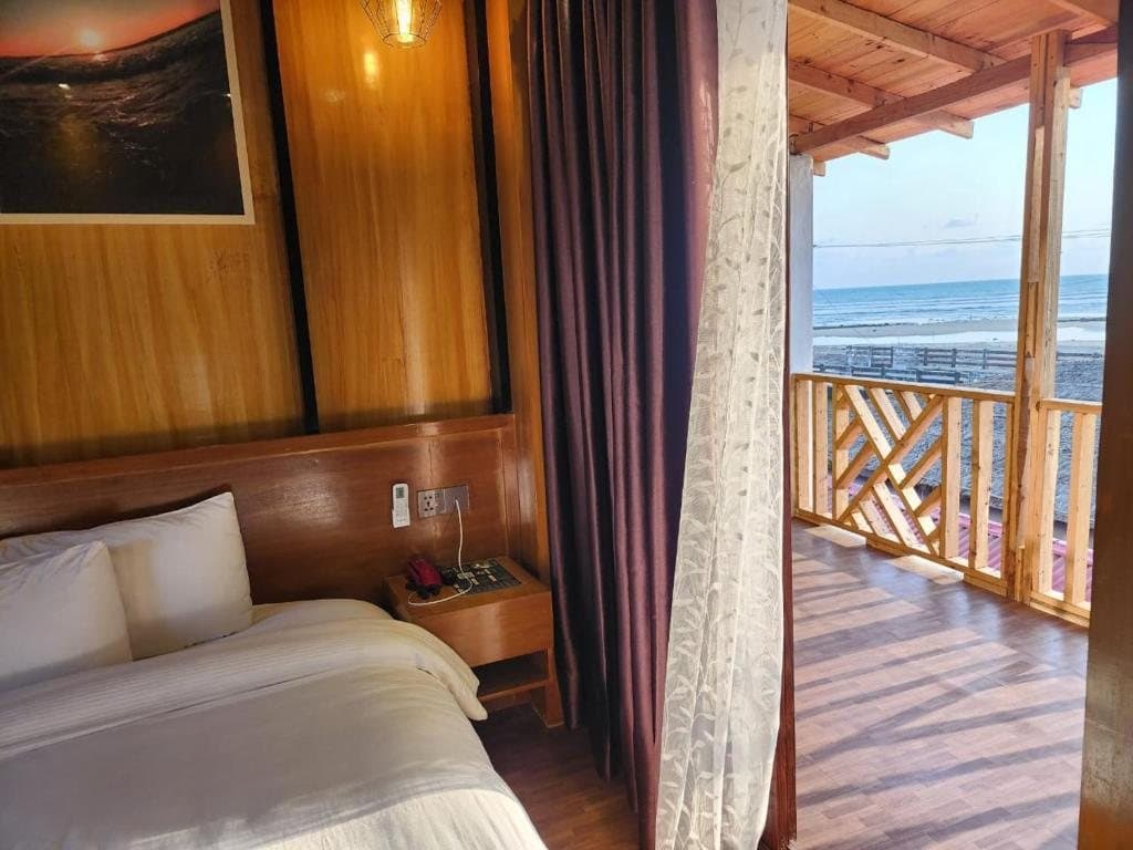 Sea-view room at TUPTUP Resort, Inani